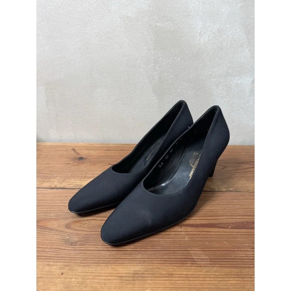 Salvatore Ferragamo Boutique Black Satin Kitten Heels Pumps Size 8 B Italy VTG
